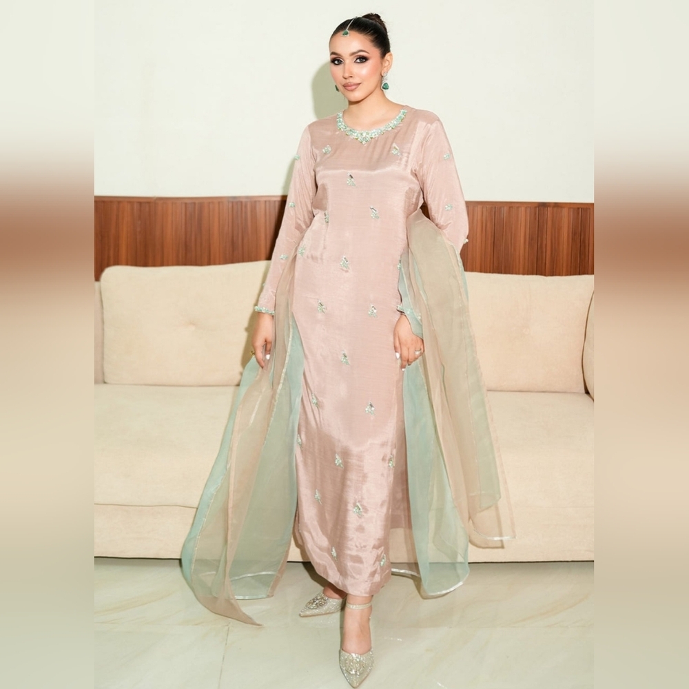 PRICE FIRM NWT Raw Silk‎ 3 Piece Kurta Set Size Medium